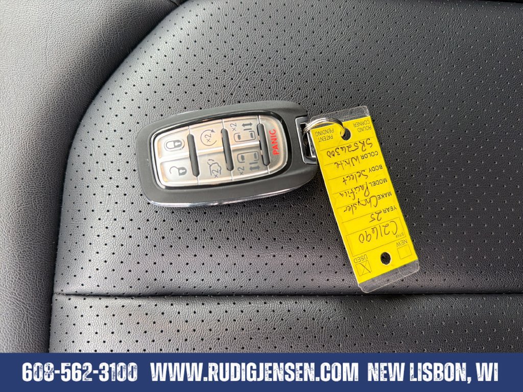 Used 2025 Chrysler Pacifica Select FWD image 27