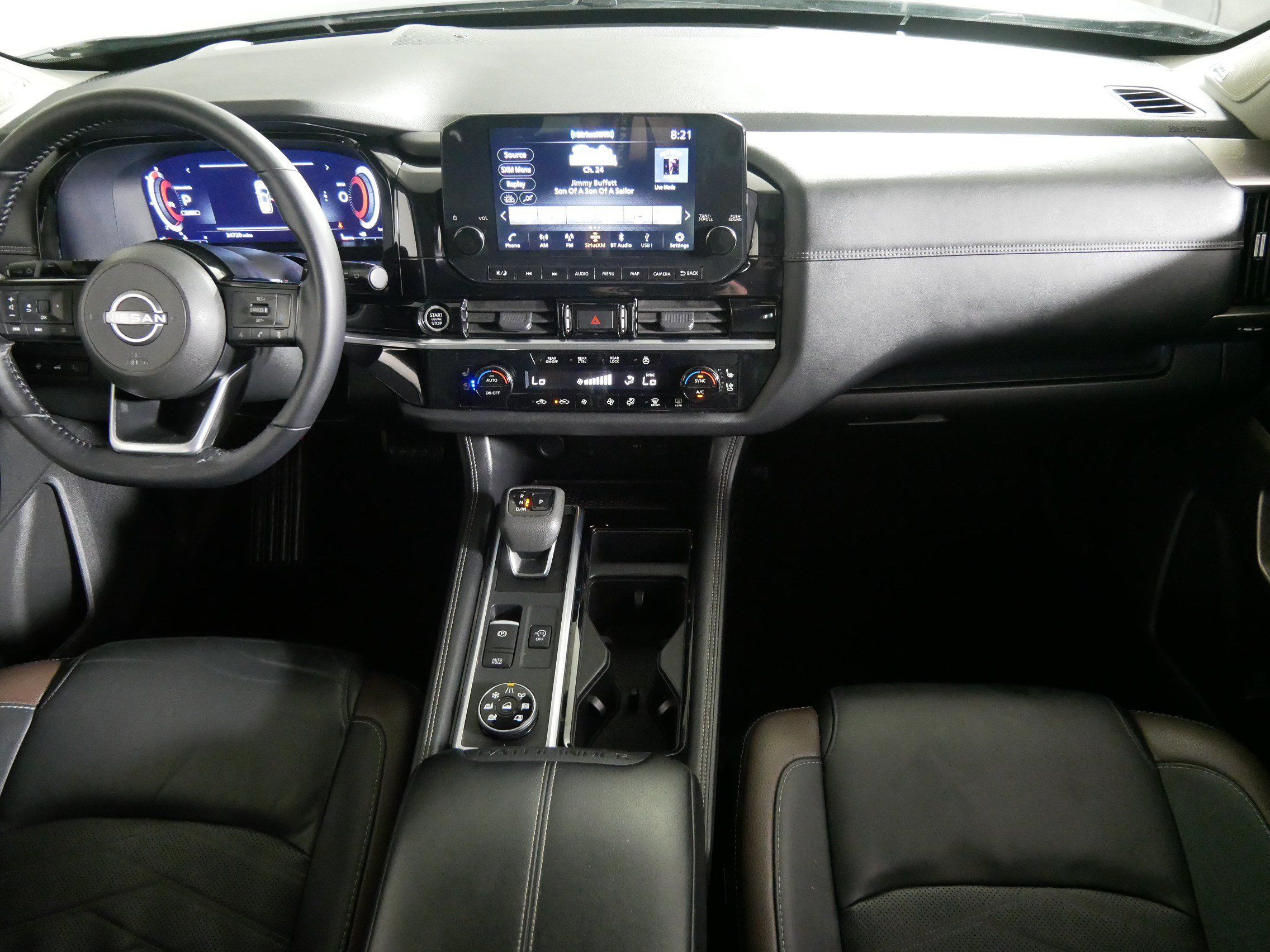 Used 2024 Nissan Pathfinder Platinum w/ Lighting Package (N93) AWD/4WD image 10
