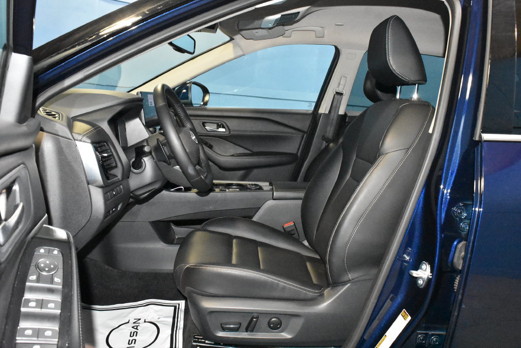 Certified 2026 Nissan Rogue SL AWD/4WD image 6