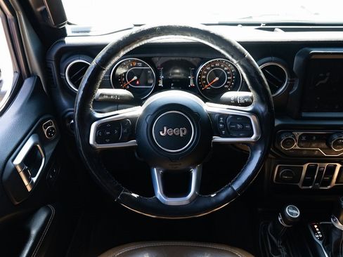 Used 2020 Jeep Gladiator Overland image 12