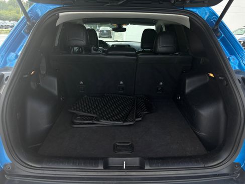 Used 2019 Jeep Cherokee Trailhawk image 11