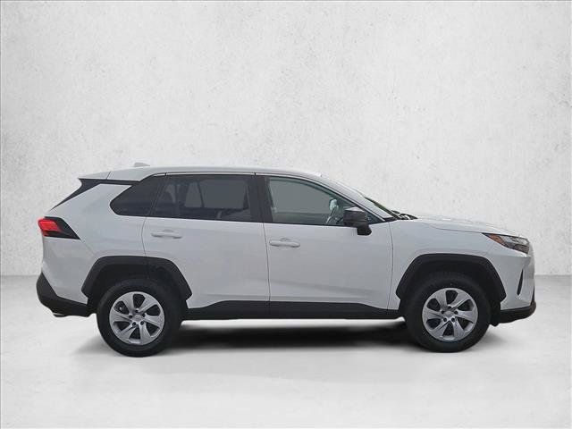 Used 2025 Toyota RAV4 LE AWD/4WD image 4