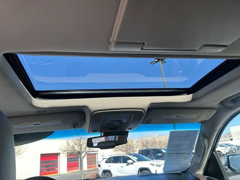 Used 2017 Chevrolet Suburban Premier image 23