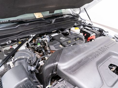 Used 2024 RAM 2500 Laramie image 32