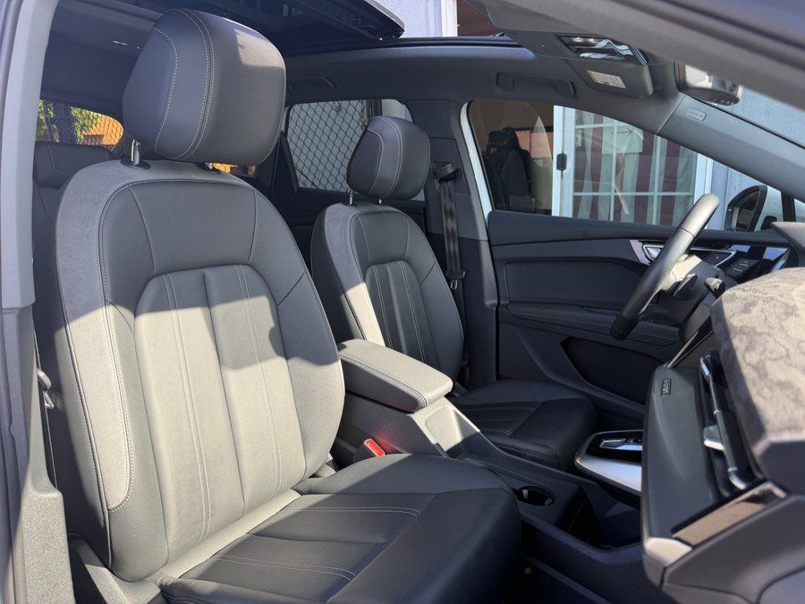 Used 2024 Audi Q4 e-tron Premium Plus w/ Premium Plus AWD/4WD image 32