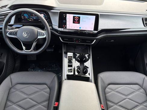 Used 2024 Volkswagen Atlas Cross Sport SE image 13