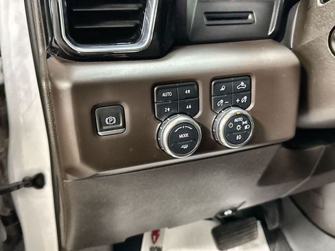 Used 2022 GMC Sierra 1500 Denali AWD/4WD image 16