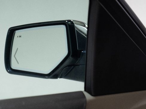 Used 2015 Chevrolet Suburban LTZ image 12