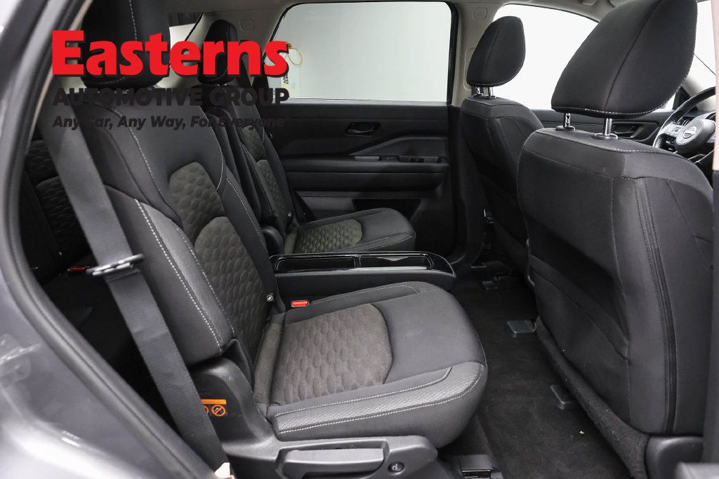 Used 2023 Nissan Pathfinder SV w/ SV Premium Package AWD/4WD image 27