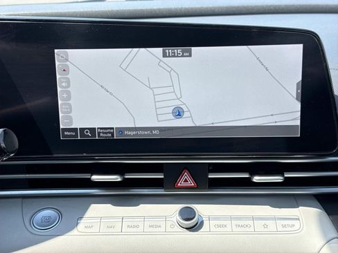Used 2024 Hyundai Elantra Limited FWD image 10