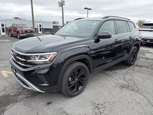 Used 2023 Volkswagen Atlas SE w/ Black Wheel Package image 4