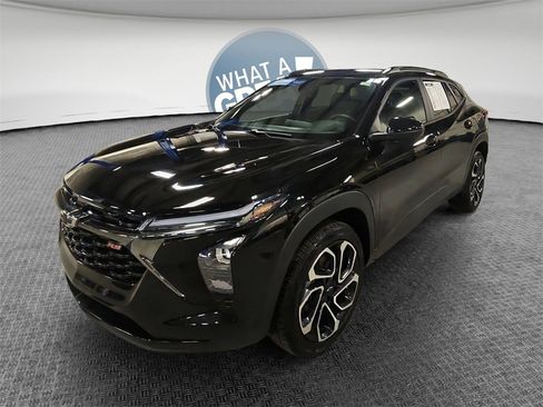 Certified 2025 Chevrolet Trax RS w/ Driver Confidence Package image 8