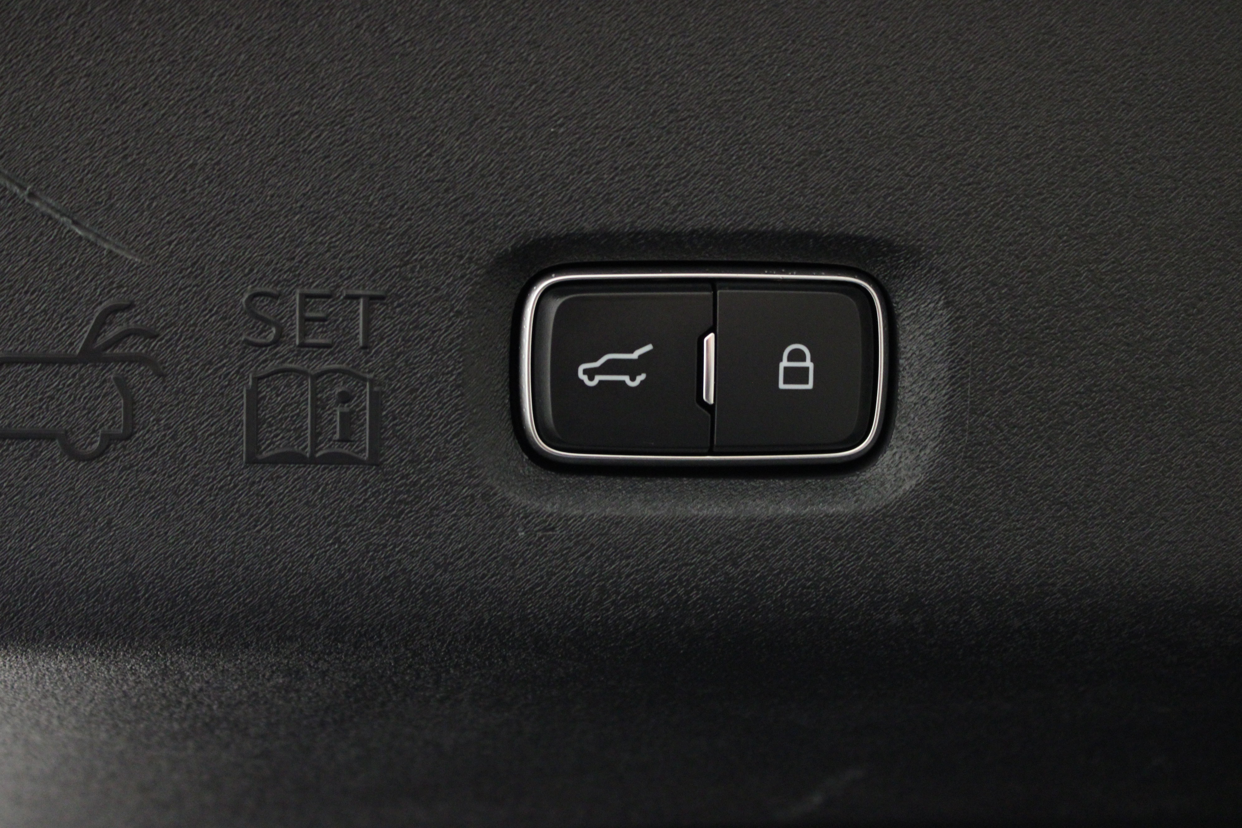 Used 2025 Lincoln Navigator Reserve AWD/4WD image 17