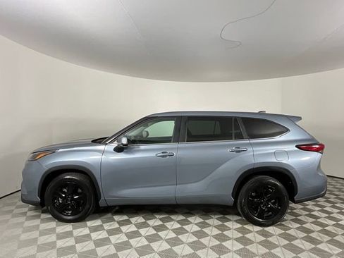 Used 2023 Toyota Highlander LE FWD image 8