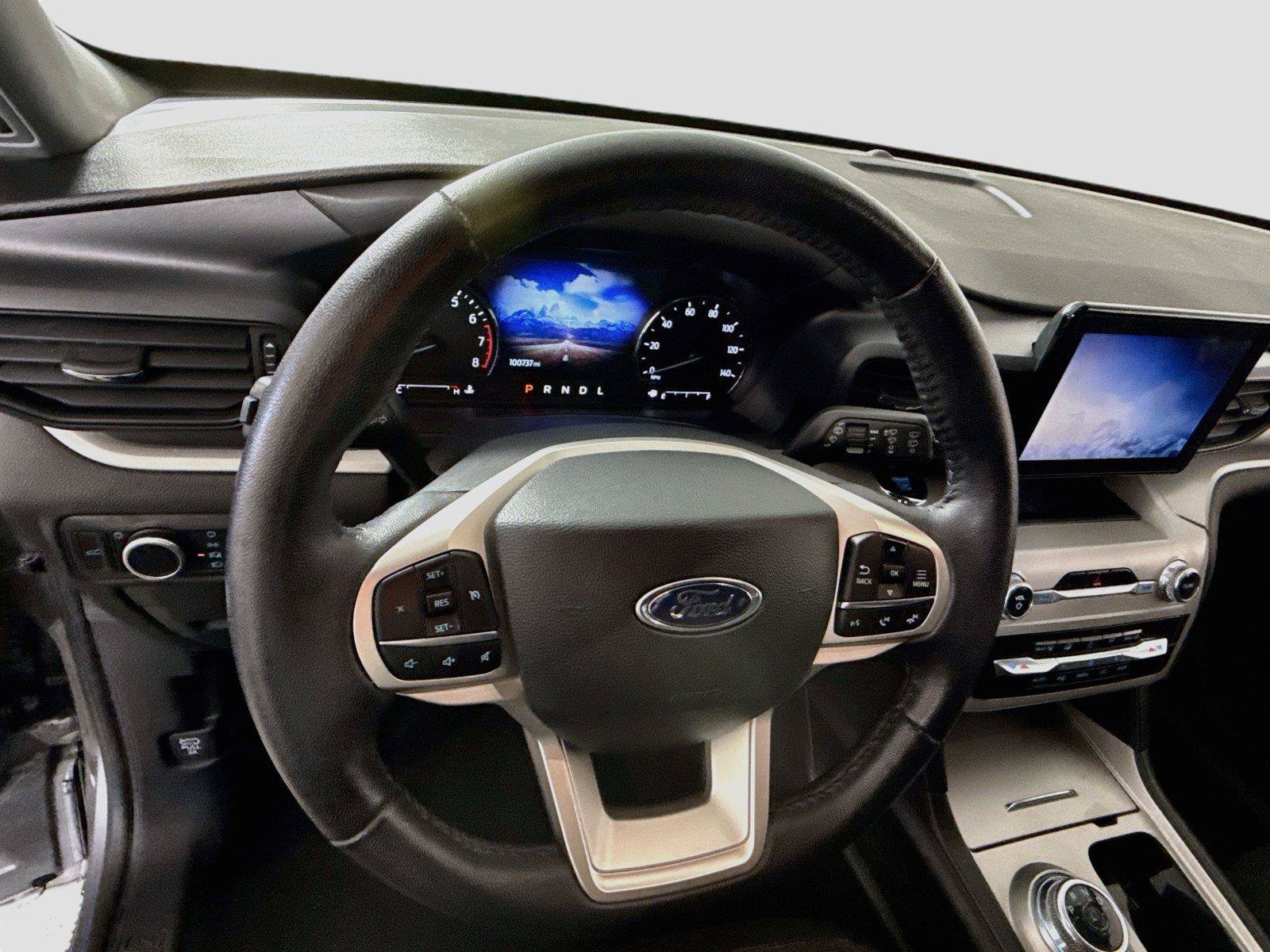 Used 2024 Ford Explorer XLT AWD/4WD image 5