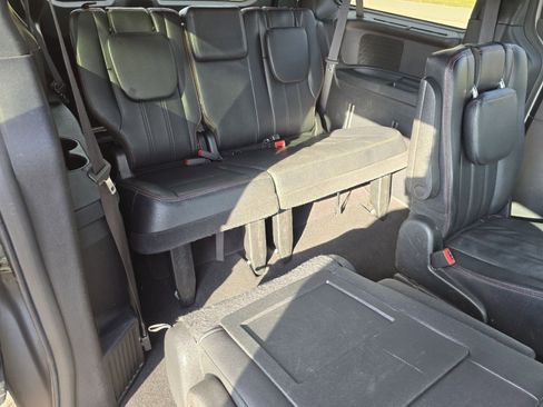 Used 2017 Dodge Grand Caravan GT image 16