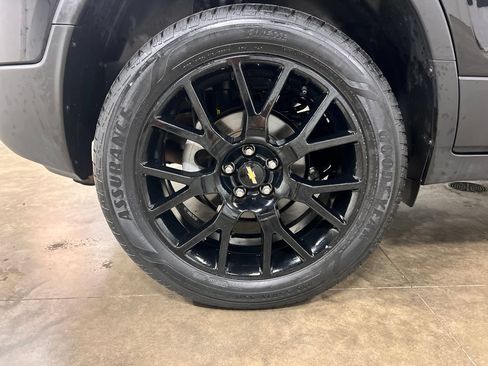Certified 2022 Chevrolet Trax LT w/ Midnight Edition AWD/4WD image 10