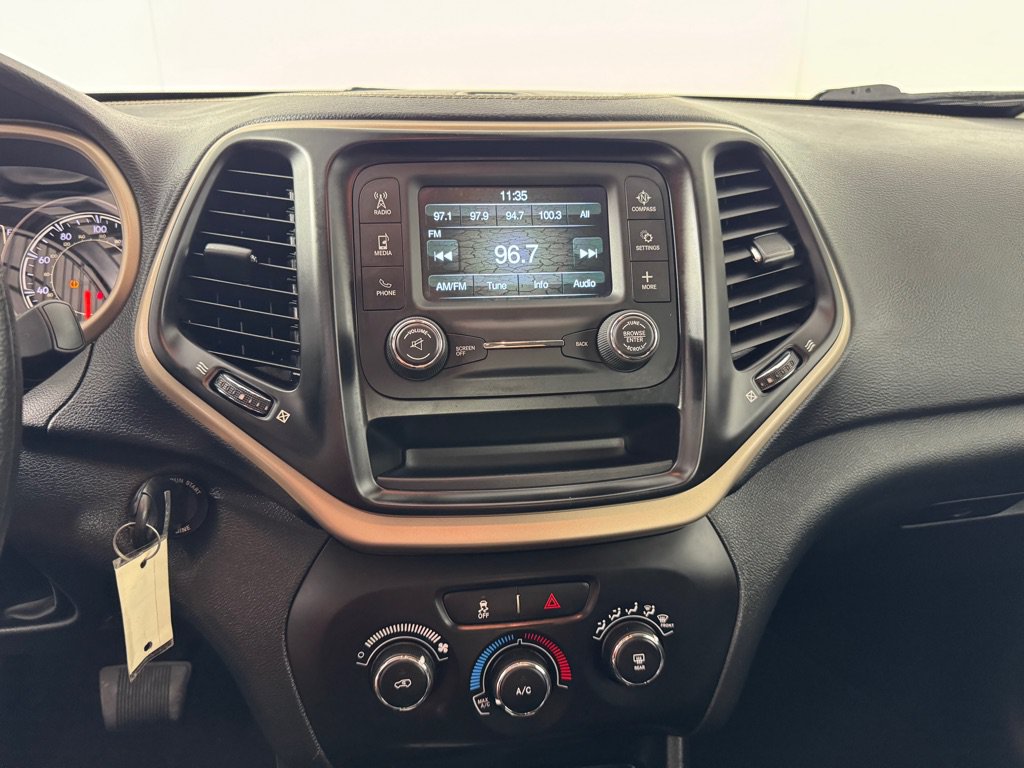 Used 2016 Jeep Cherokee Sport FWD image 15