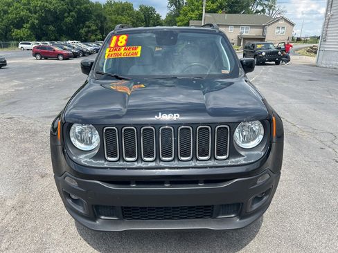 Used 2018 Jeep Renegade Latitude w/ UConnect 8.4 Nav Group AWD/4WD image 3
