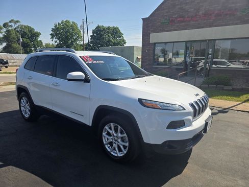 Used 2015 Jeep Cherokee Latitude w/ Comfort/Convenience Group AWD/4WD image 2