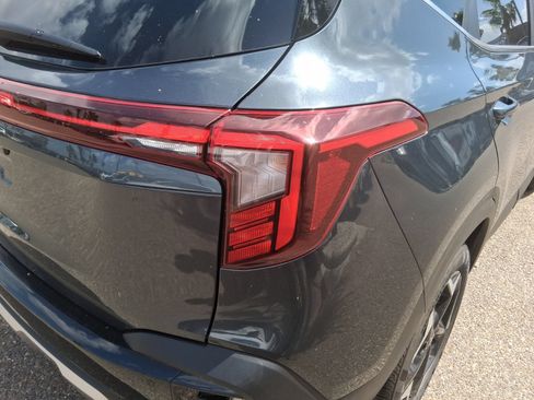 New 2026 Kia Seltos EX FWD image 8