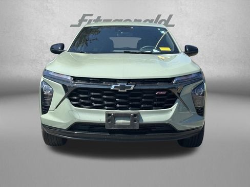 Used 2024 Chevrolet Trax RS w/ Driver Confidence Package FWD image 2