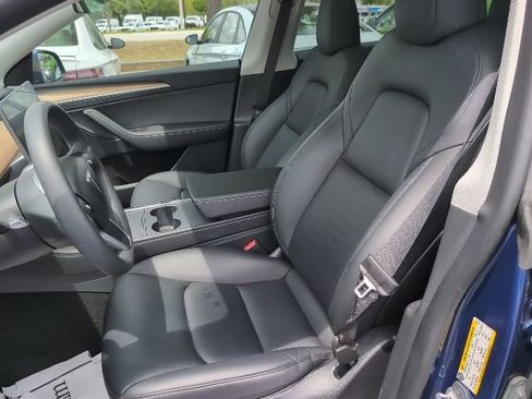 Used 2022 Tesla Model Y Long Range image 9