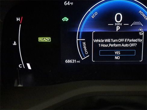 Used 2025 Toyota Camry SE image 2