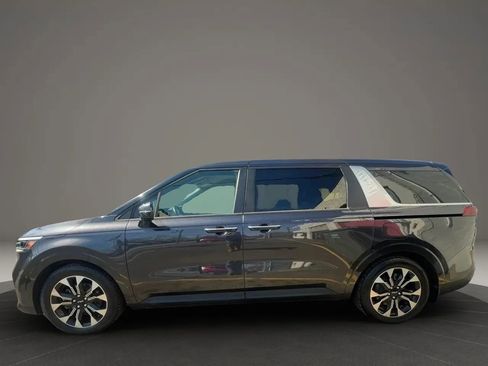 Used 2022 Kia Carnival EX FWD image 8
