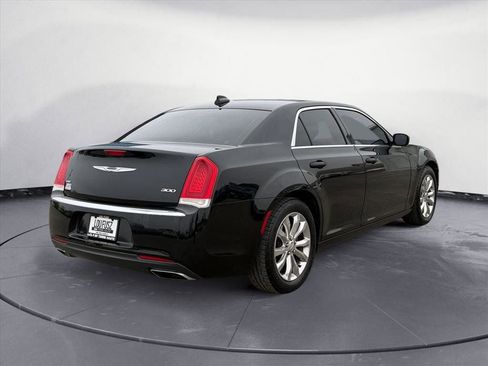 Used 2017 Chrysler 300 Limited image 6