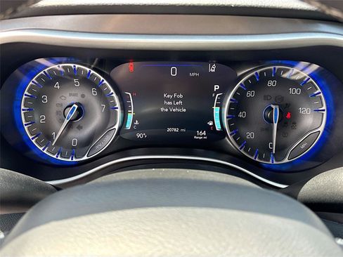 Used 2025 Chrysler Pacifica Select FWD image 12