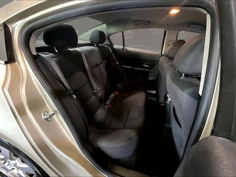 Used 2016 Chevrolet Cruze LT FWD image 16
