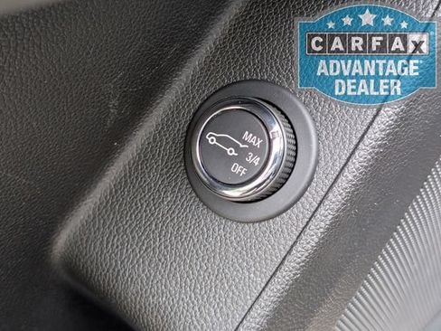 Used 2021 Chevrolet Traverse LT FWD image 19