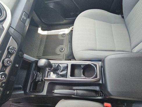 Used 2019 Toyota Tacoma SR5 AWD/4WD image 20