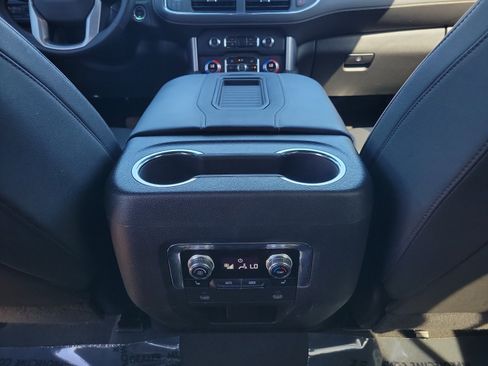 Used 2023 GMC Yukon XL SLT w/ SLT Luxury Package AWD/4WD image 12