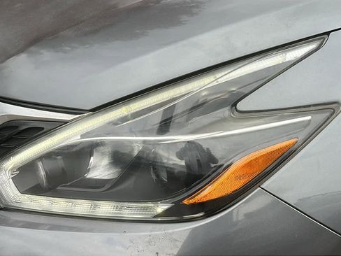 Used 2018 Nissan Murano SL w/ Moonroof Package image 7