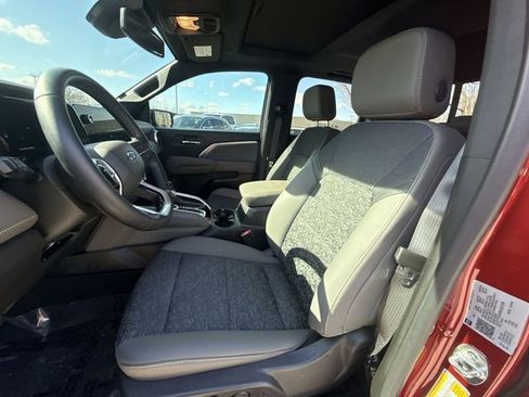 Used 2024 Chevrolet Colorado ZR2 w/ Technology Package image 11