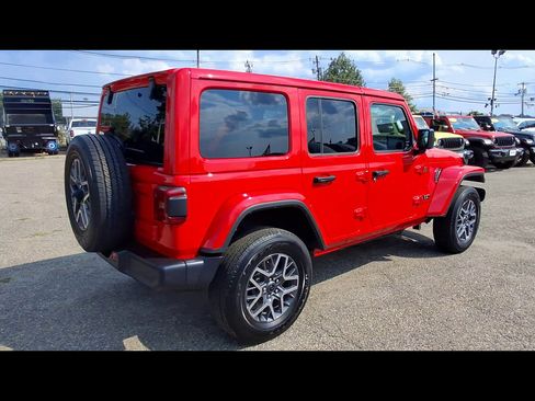 Certified 2025 Jeep Wrangler Unlimited Sahara AWD/4WD image 8