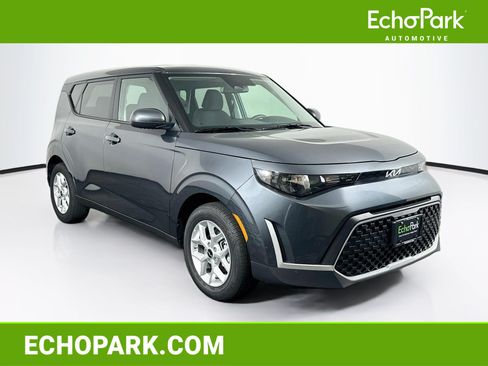 Used 2025 Kia Soul LX w/ LX Technology Package FWD image 1