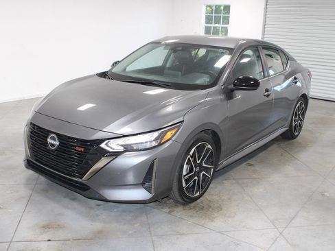 Used 2025 Nissan Sentra SR FWD image 4