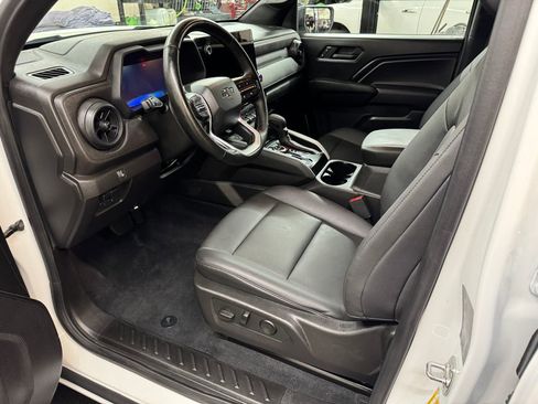 Used 2025 Chevrolet Colorado Trail Boss AWD/4WD image 13