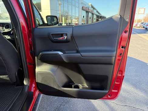 Used 2023 Toyota Tacoma TRD Sport image 23