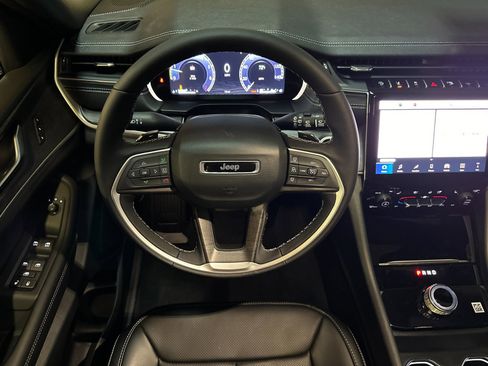 New 2025 Jeep Grand Cherokee L Limited w/ Luxury Tech Group II image 13