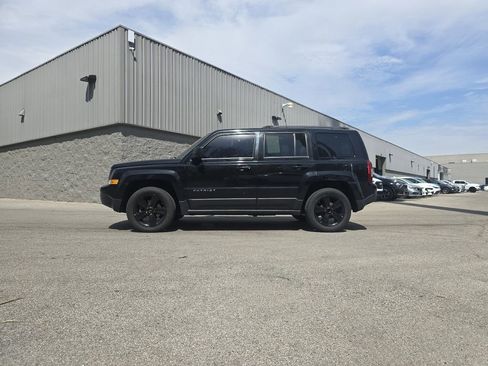 Used 2016 Jeep Patriot Latitude FWD image 9