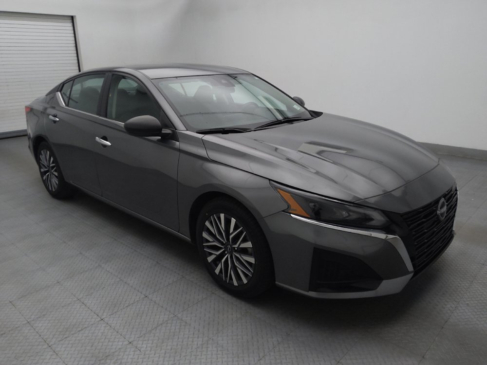 Used 2025 Nissan Altima 2.5 SV FWD image 13