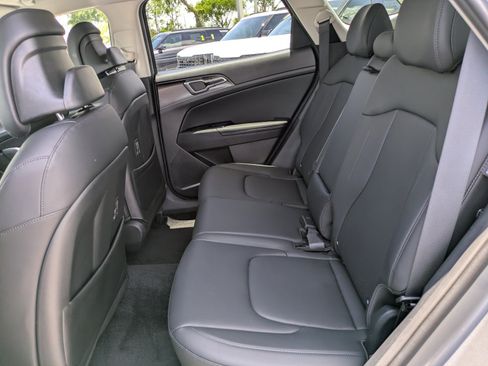 Certified 2025 Kia Sportage EX FWD image 11
