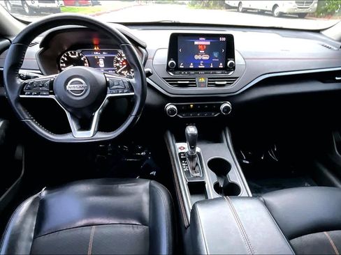 Used 2020 Nissan Altima 2.5 SR w/ Premium Package image 15