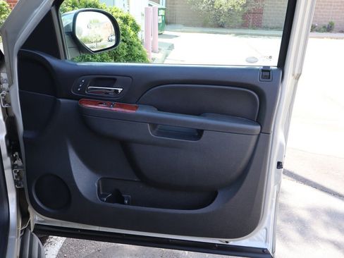 Used 2013 Chevrolet Tahoe LTZ image 28