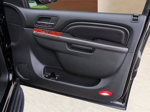 Used 2011 Cadillac Escalade EXT Luxury image 26