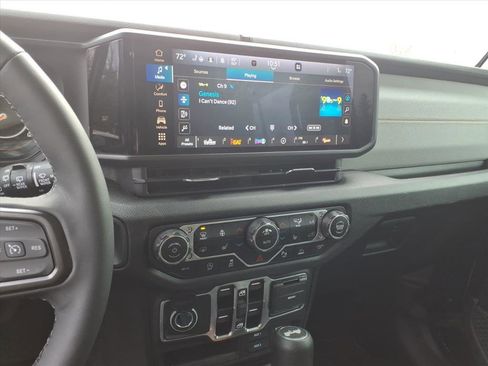 Used 2025 Jeep Wrangler Sport S image 9